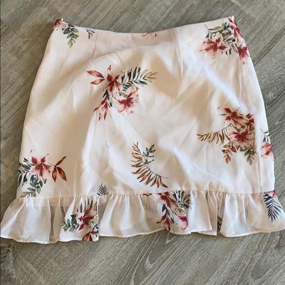 🌼NWT Designer Floral Skirt - Picture 2 of 2